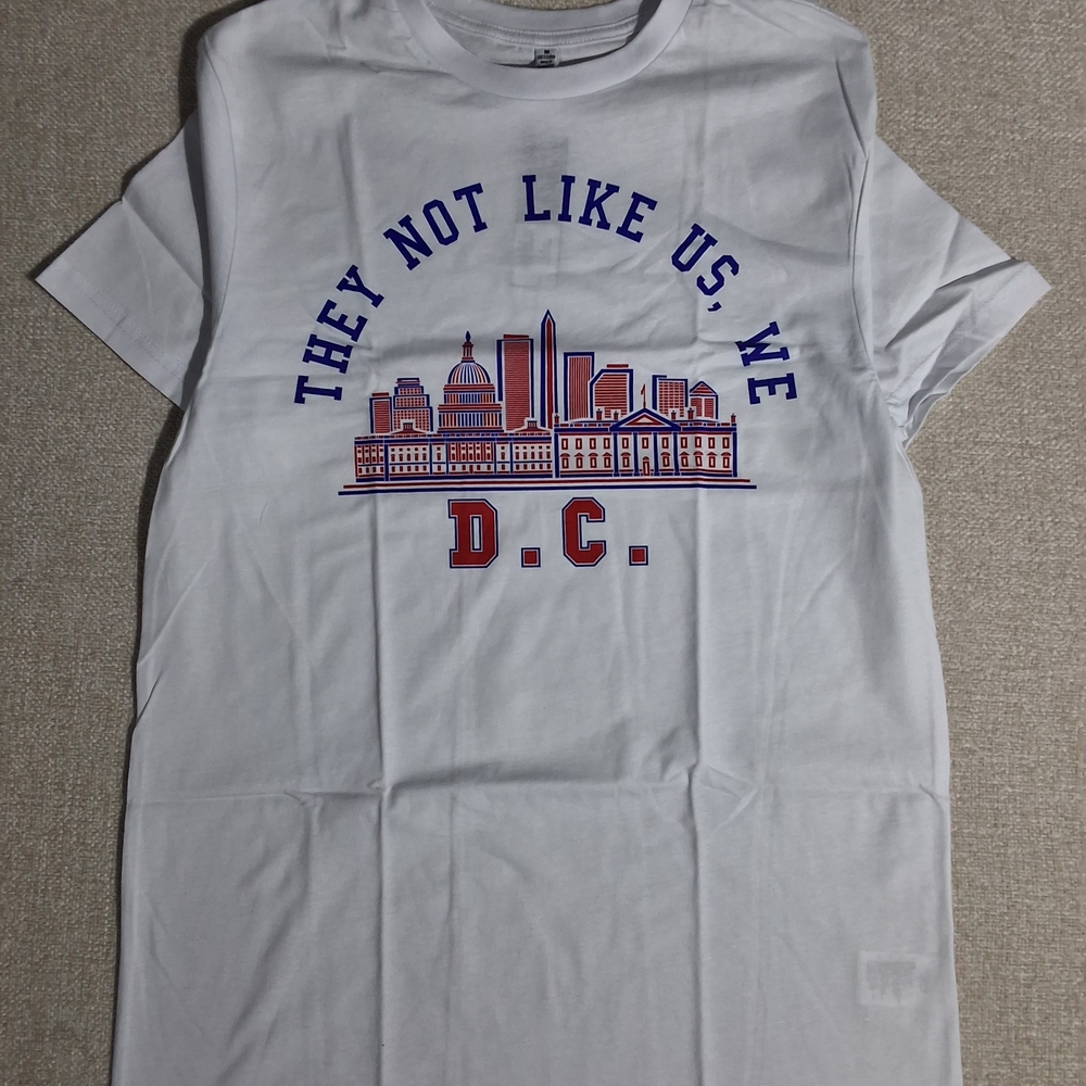 Mister Tee Mens White They Not Like Us DC Shirt Medium